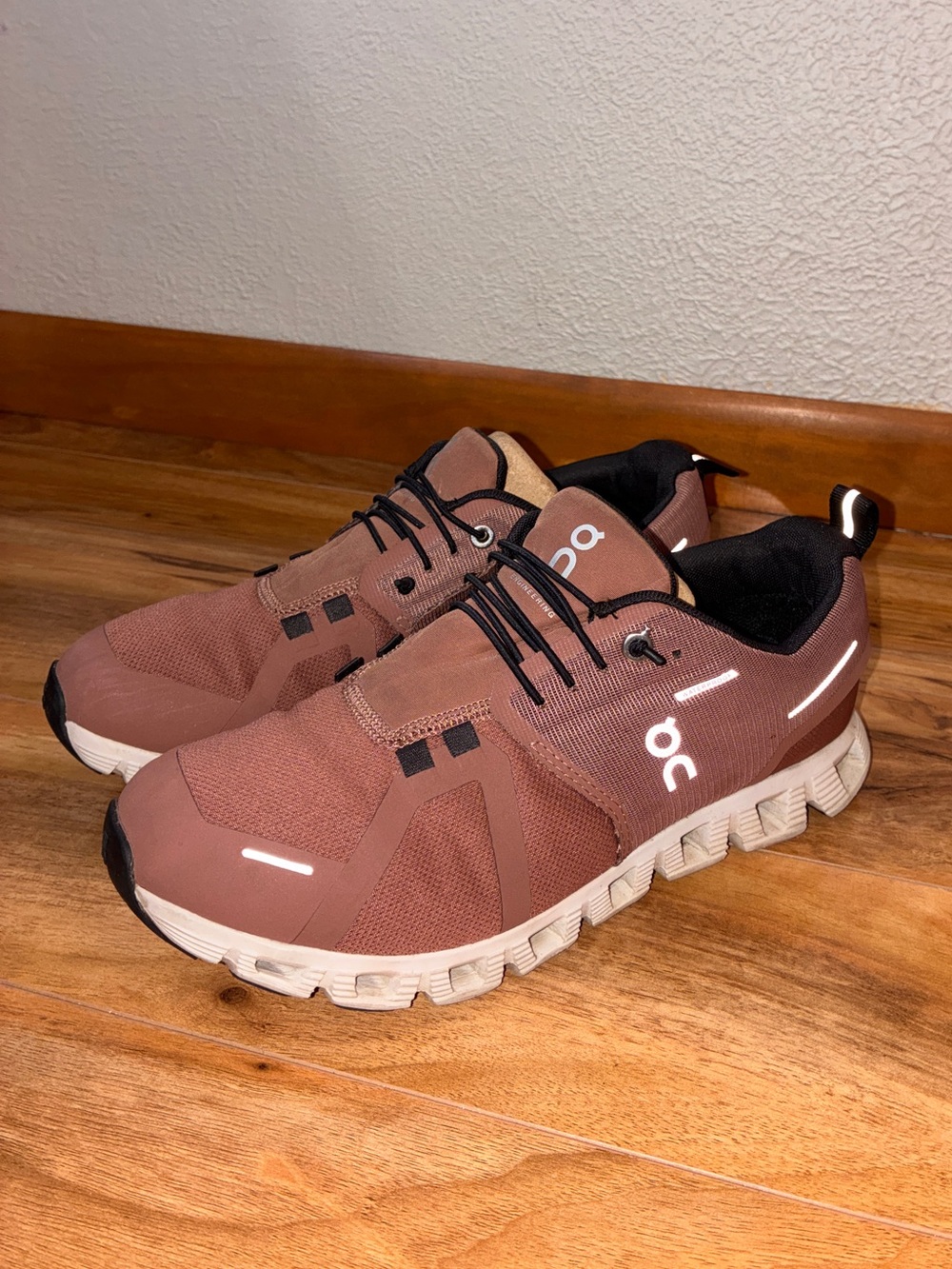 On Running Women's Athletic Shoes in Dusty Rose and White